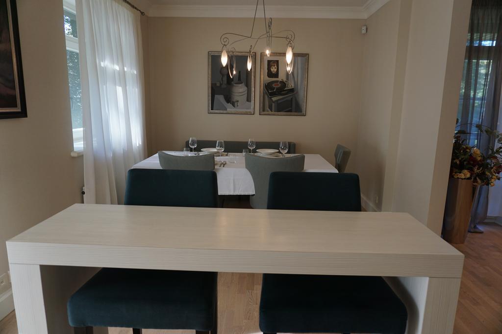 Wooden Villa Apartments Jurmala Bagian luar foto